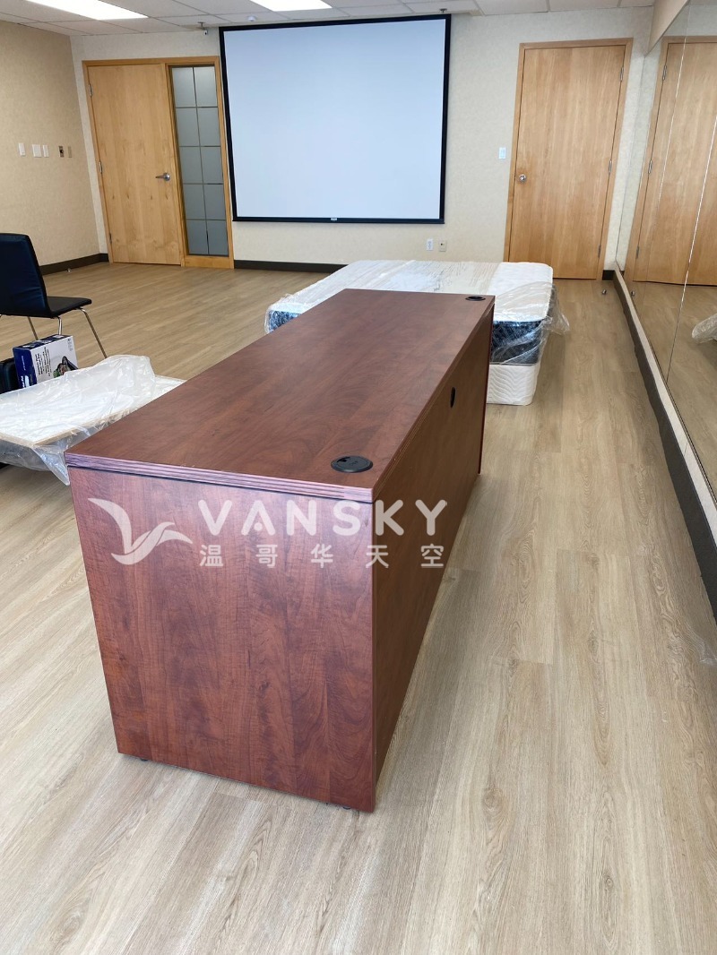 250824133614_desk 2.jpg